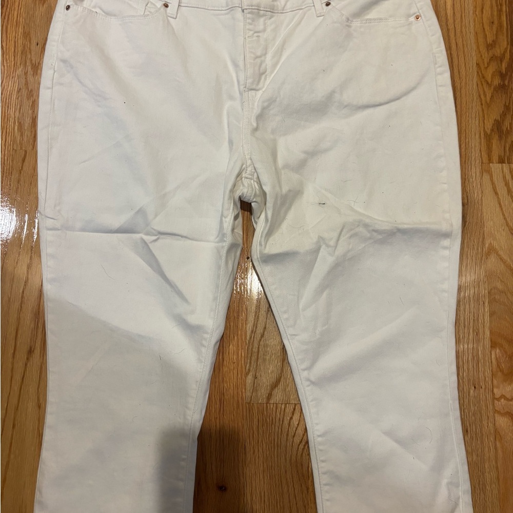 Signature by Levi Strauss White Mid Rise Capri